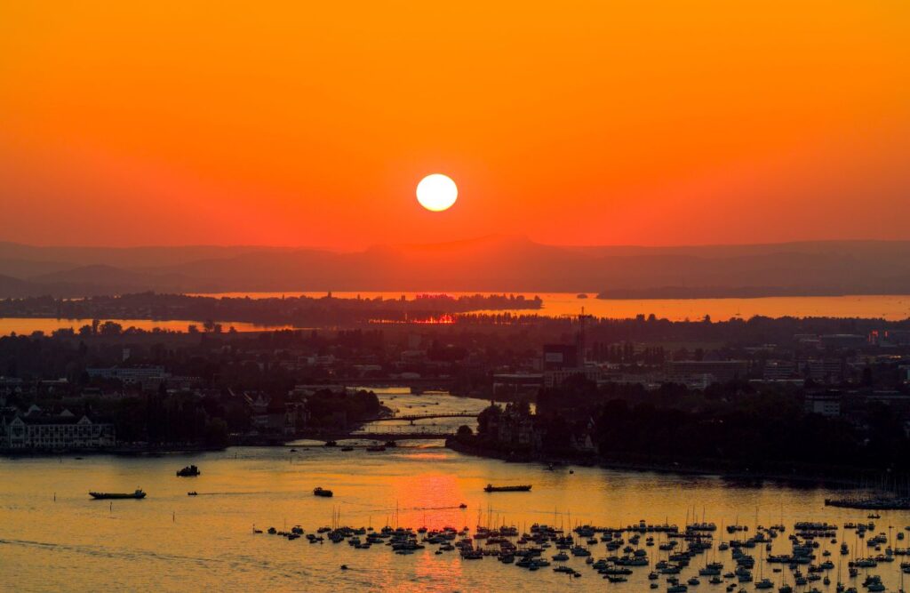 Konstanz-Bodensee-Seenachtfest-Sonnenuntergang-Boot-Abend-Rheinbruecke-Luftbild-EXCURSIO_Copyright_MTK-Achim-Mende